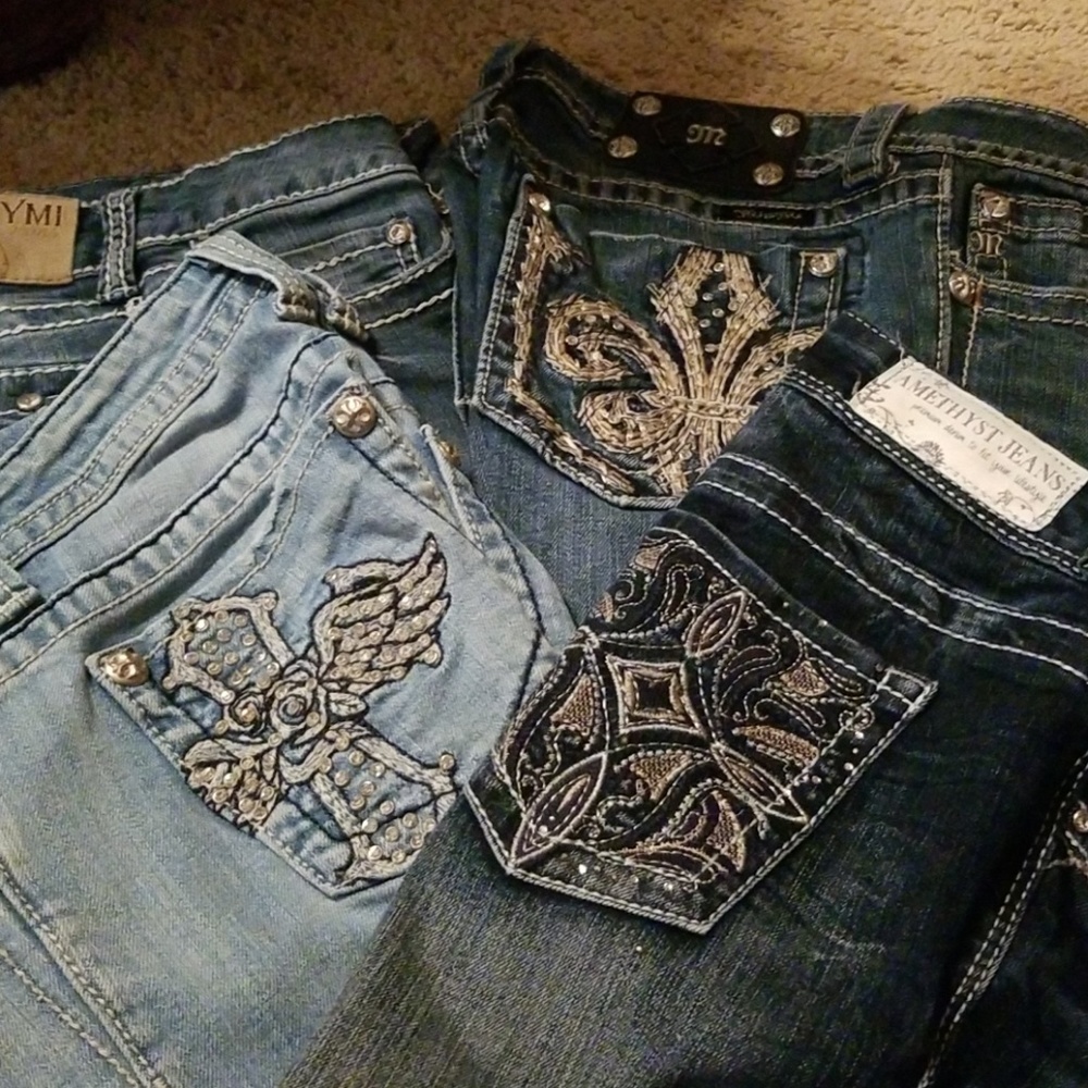 BUNDLE OF CAPRIS..